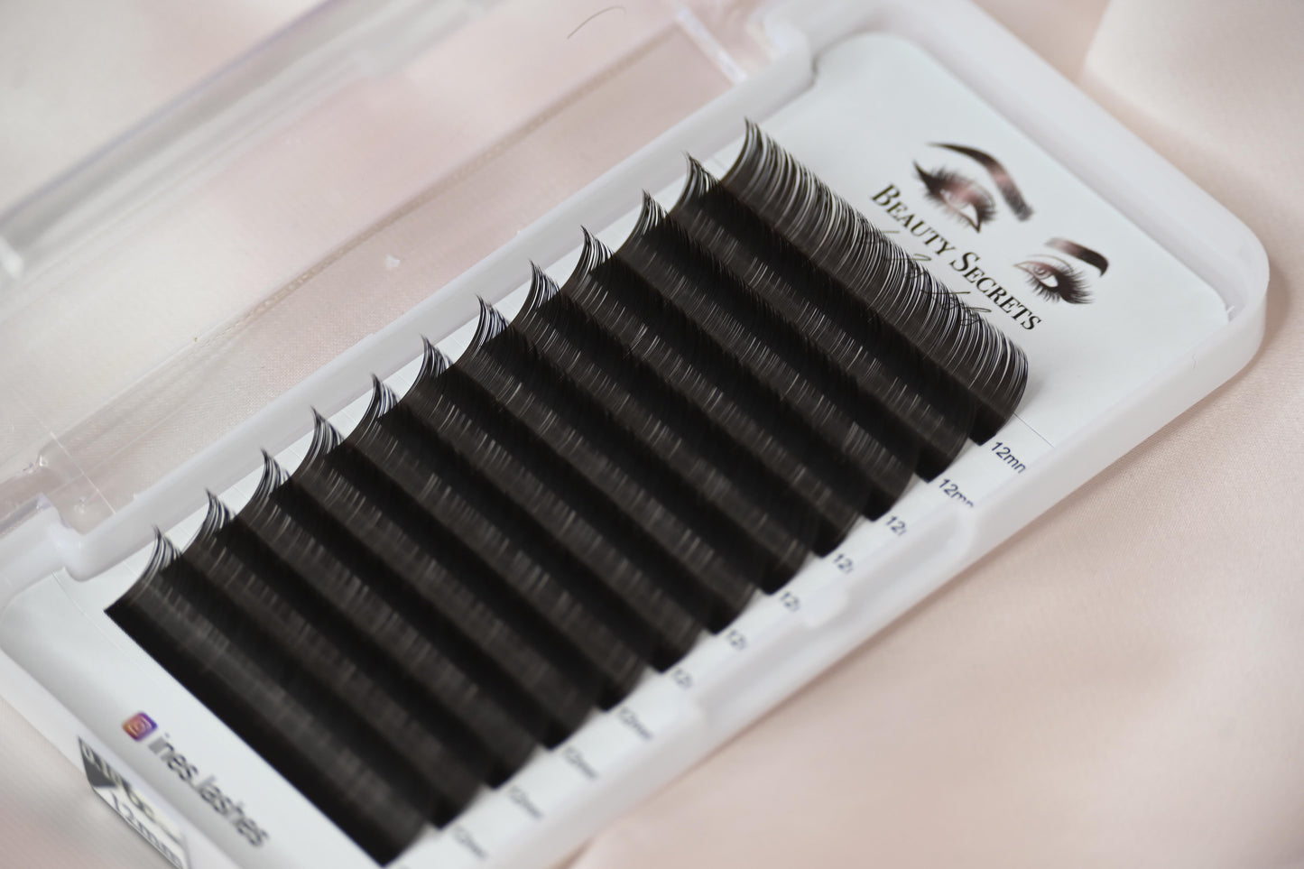 Box de cils – Marron foncé et/ou claire – Courbure CC (8–14 mm)