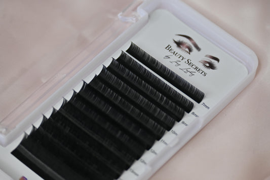 Boîte d’Extensions de Cils Tailles Mixtes – Courbure, Longueur & Qualité Pro (7mm au 15 mm)