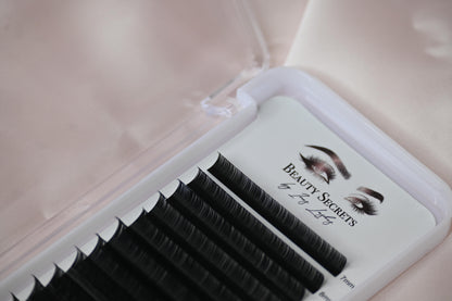 Boîte d’Extensions de Cils Tailles Mixtes – Courbure, Longueur & Qualité Pro (7mm au 15 mm)